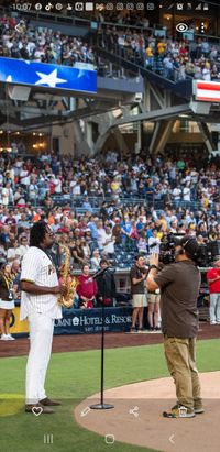 Jason Brown @padres⚾️.Playoffs national anthem 
