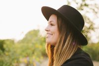 Nicki White Plays a Boutique