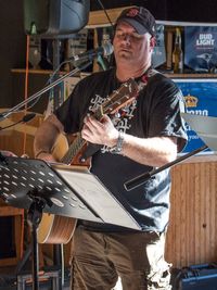 Murphy’s Pub - Rick V Solo -Hangin' and Sangin'