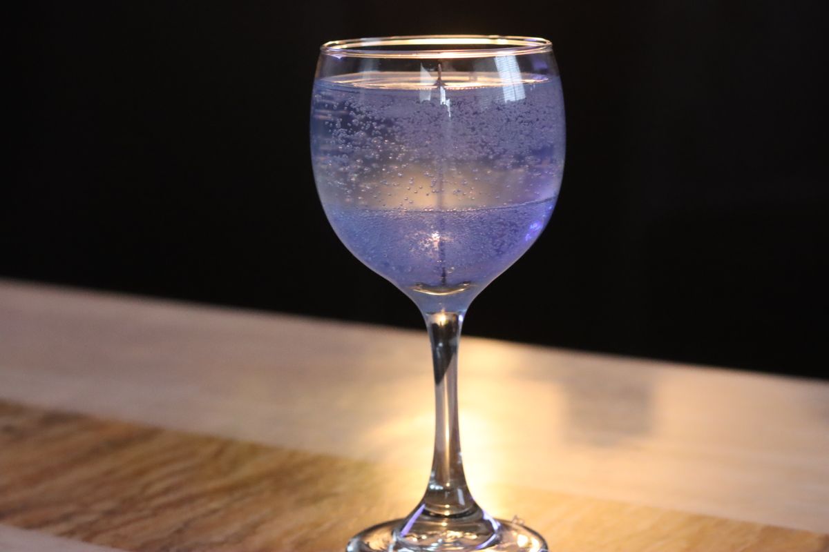 Wood Wick Wine Glass Blue and Clear Gel Candle