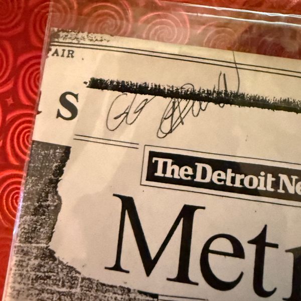 #21 Detroit News Article SIGNED by GG with bonus material