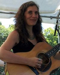 Marji Zintz Plays the Warwick Valley Farmers' Market