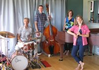 Broke and Blue performs Amoureuse