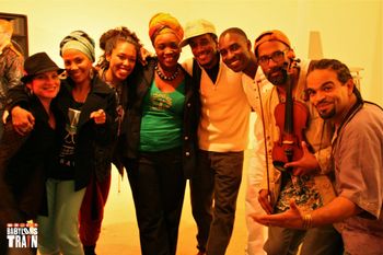 w/ Obsesión, Sandra Garcia Rivera, Umi Vaughn, Guy de Chalus and Aisha Fukushima @ Lunadas, Galeria De La Raza, SF
Photo: Babylon's Train
