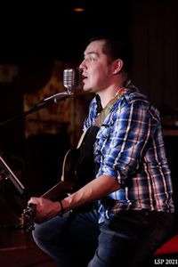 Acoustic show at Dakota Dunes
