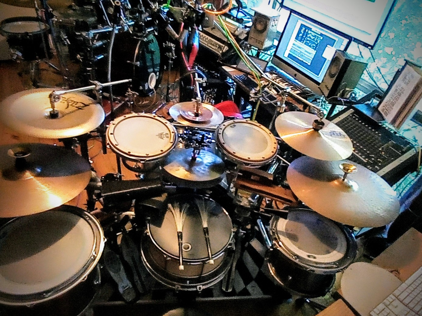 Symmetrical Drumkit, Mark Campbell Drummer, Symmetrical Drumming Australia,. Central HiHat System.