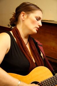 Michelle Rumball solo at HENRY Vlll's
