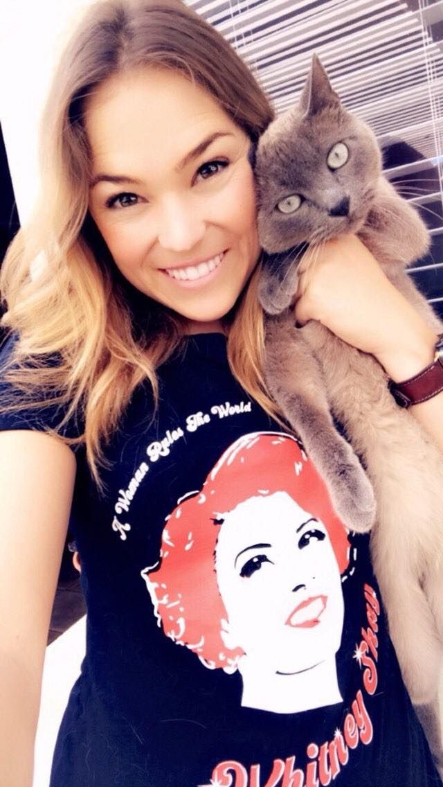 "A Woman Rules The World"- T Shirt