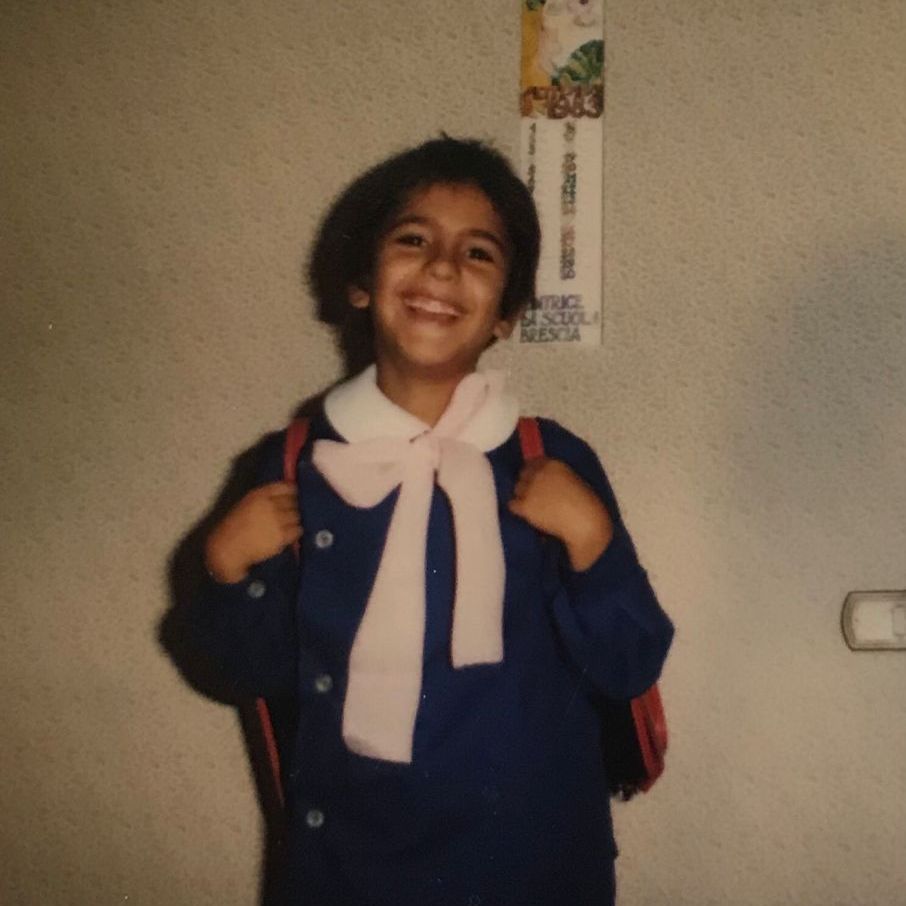 Foto di Giacomo Deiana bambino alla scuola elementare.