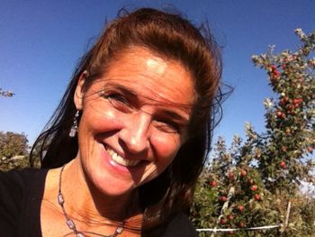 Picking Honey Crisp apples in Wisconsin!
