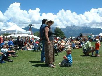 gavin with grandma at fest
