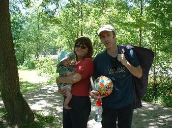 hazel with grandma and moq
