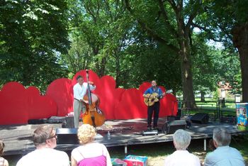 2 Jazz Duo playing on New Haven Green Jazz Duo playing on New Haven Green
