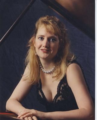 Heather McAuliffe  Pianist & Composer
