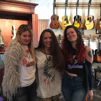 Elizabeth Cook, Carlene, and Lilly Hiatt!
