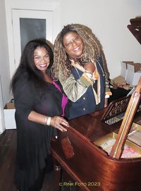 COURTYARD SUMMER SESSIONS; BEACH BLANKET BABYLON STAR RENÉE LUBIN