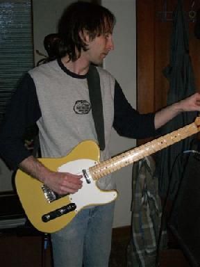 alan tuning guitar 5-21-06
