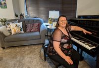 Holly, LIVE from the Living Room-4