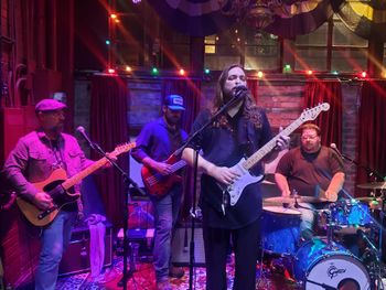 Live at Twilite Lounge in Dallas, October 29, 2022 (photo by Trista Morris)
