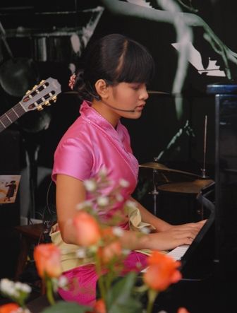 I play and sing Sa Ugoy Ng Duyan, a beautiful pinoy lullaby
