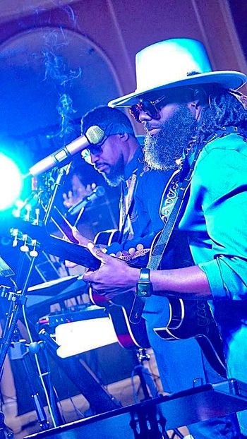 alvin & James keeping the rhythm locked on guitars
