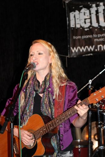 NetteRadio's Stray Cat Alliance fundraiser. The Talking Stick, Venice, CA, 2013.
