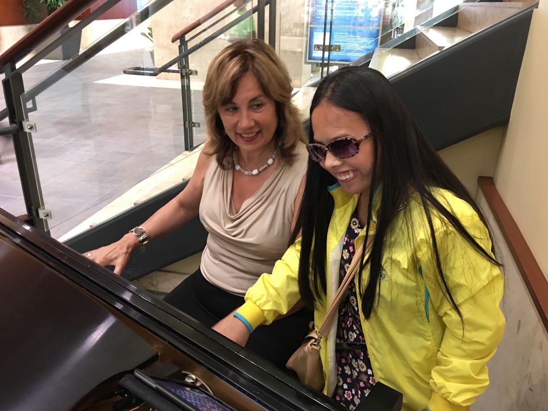 Friend "seeing" the keys with her fingers!
