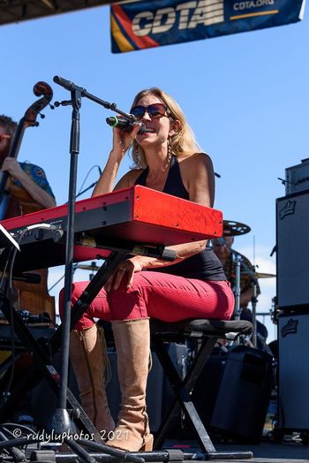 Photo 2 of 8 Heard at the 2021 Albany Jazz Festival Elizabeth Woodbury-Kasius; Piano / Vocal
