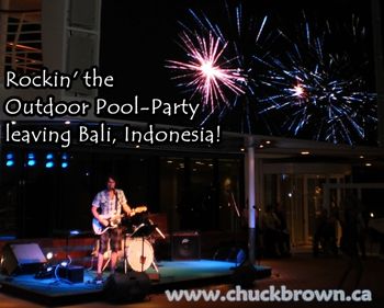 Pool-Party on deck leaving Bali.

