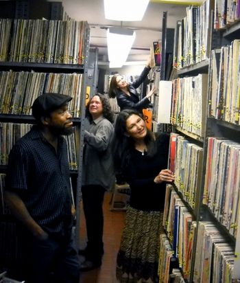 91.1FM WRUWStudio
