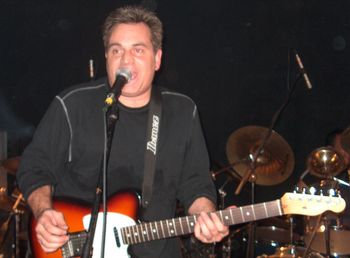 gary-singing-cropped
