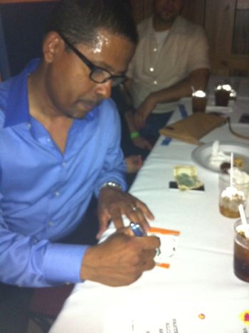 Signing_Albun
