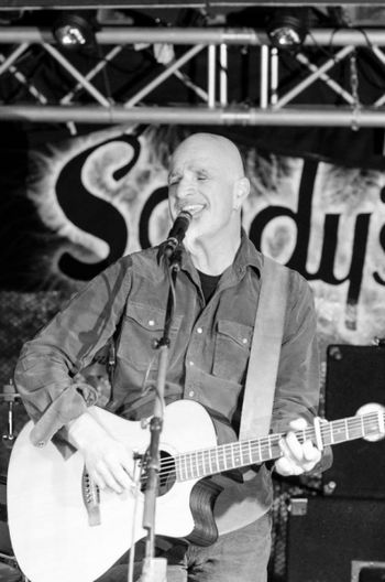 dm-sing-bw
