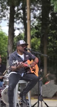 Larry Thomas (Acoustic Solo)