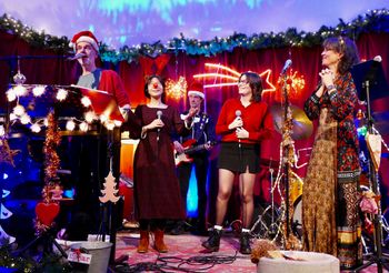 Christmas with Tip Jar, De Rozenknop, Eindhoven, December 14th. Photo Nicolette Verhoeven.
