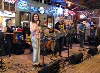 Gruene Hall, New Braunfels. May 11. Photo 2 by Koos Groot.
