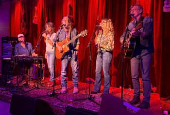 Poppodium Pius X, Volendam, November 7th. Photo Koos Groot.
