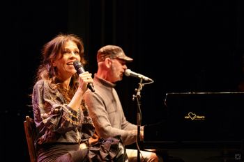 Fundraiser for Ukraine, Theater het Klooster, Nuenen, March 7. Photo Frank van Welie.
