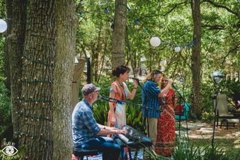 Backyard at Gruene, New Braunfels, TX. June 30. With Walt & Tina Wilkins. Photo 3 by Steve Elliott.
