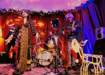 Christmas with Tip Jar, De Rozenknop, Eindhoven, December 14th. Photo Nicolette Verhoeven.
