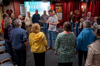Workshop Circle Singing. Flat Mountain Festival, De Schalm, Westwoud, October 4th. Photo Jeroen Otto.
