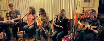 House concert with Walt & Tina Wilkins & Bill Small, Nuenen, November 5th. Photo Rob Freeman.

