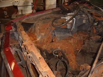 74_Chevelle_engine_compartment
