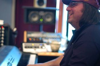 Tim_Lynch_in_the_studio
