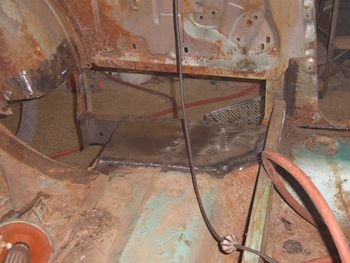 60_Edsel_left_rear_seat_floor_before
