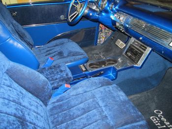 custom_interior_front_bucket_seats_with_custom_console_3000
