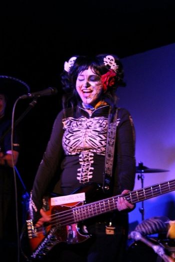 Queen Bee's December 2011 06
