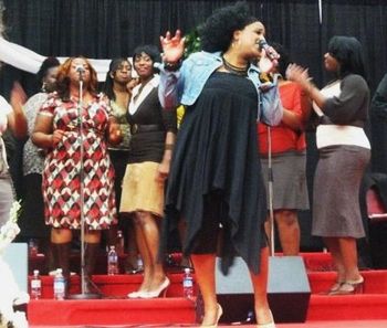Londa Larmond leading on I Choose to Rejoice
