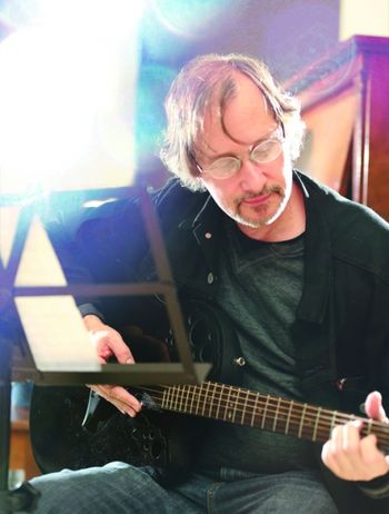 Cary Heuchert In concert at Tonarigumi, 2015-09-04, Vancouver, Canada. Photograph courtesy Manto Nakamura copyright © 2015
