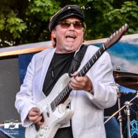 Garages Still Got the Blues Jam with Guest Lloyd Jones